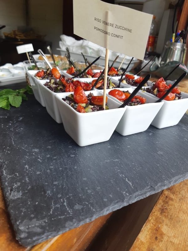 Černá rýže, cukety a confit rajčata